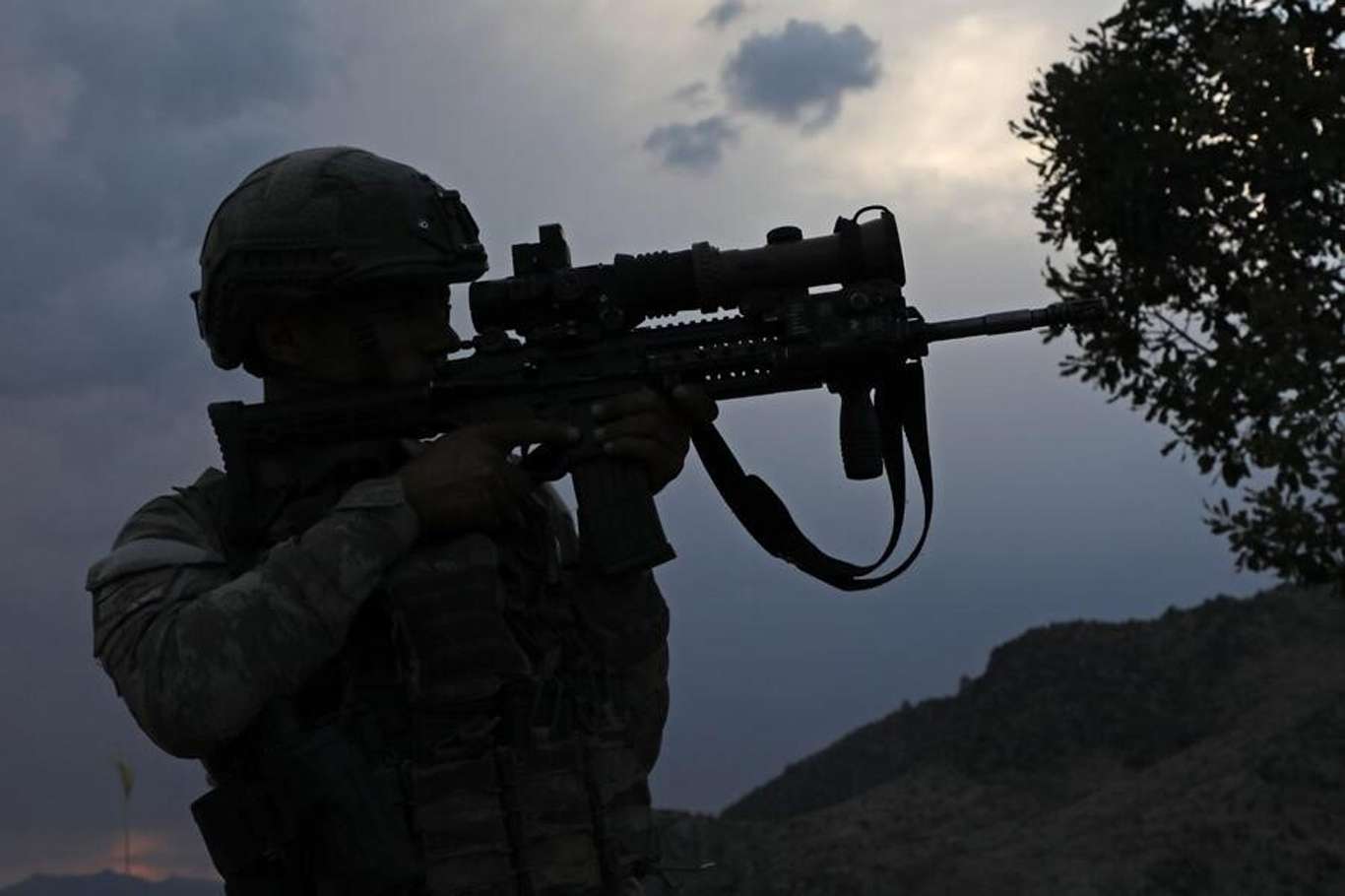 Hakurk'taki çatışmada yaralanan asker hayatını kaybetti Hakurk'taki çatışmada yaralanan asker hayatını kaybetti